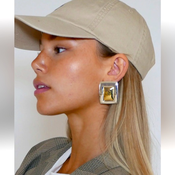 Heaven Mayhem
Plate Statement Earrings - Picture 1 of 4